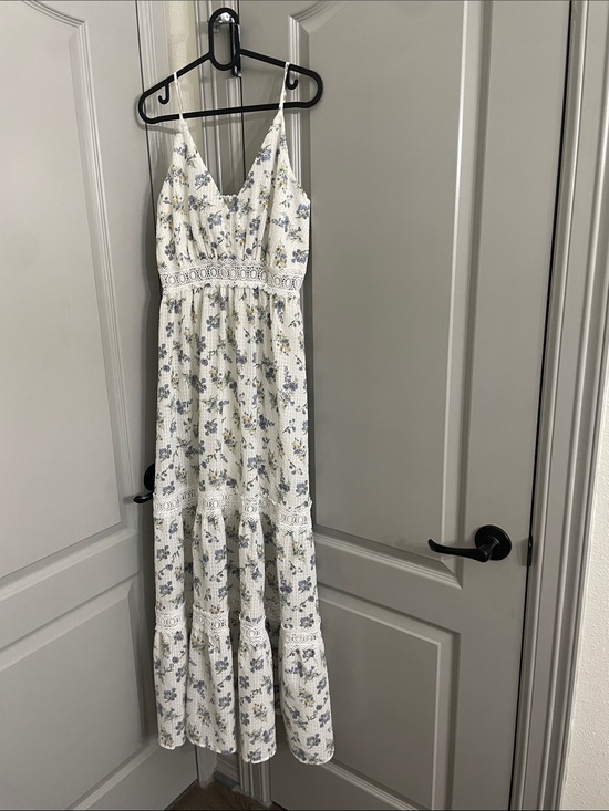 Lulus Dresses & Skirts - Lulu’s- Frolicking White Floral Print Seersucker Maxi Dress